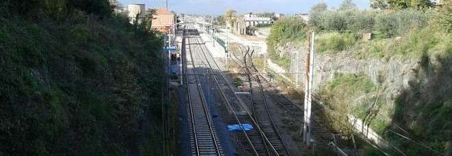 Roma-Cassino, attraversa sui binari e finisce sotto al treno: morto 35enne. Traffico ferroviario fermo da questa mattina alle 9.